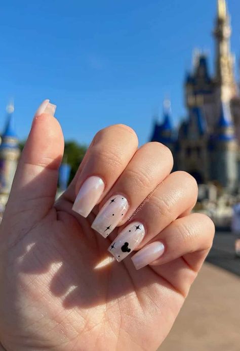 Nail Design Disney, Disney Nails Black, Disney Simple Nails, Chrome Disney Nails, Nude Disney Nails, Pastel Disney Nails, Classy Disney Nails, Disney Nails Simple, Disney Nail Ideas