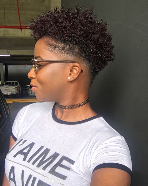 Tapered cut. Faded sides. Natural curly hair. Superkurzer Pixie, Short Afro Styles, Short Platinum Hair, Short Natural Hairstyles, Natural Hairstyles For Black Women, Short Natural Haircuts, Short Hairstyles For Black Women, Tapered Natural Hair, Natural Hair Cuts