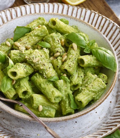 Broccoli Rigatoni, Avant Garde Vegan, Gaz Oakley, Broccoli Pasta Recipe, Vegetarian Pasta Dishes, Creamy Broccoli, Protein Pasta, Rigatoni Pasta, Protein Packed Meals