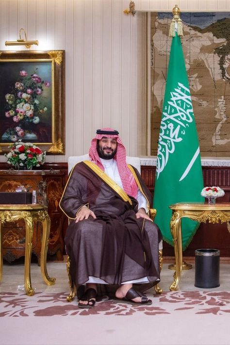 Mohammad Bin Salman, Saudi Arabia Prince, Prince Mohammed Bin Salman, Life In Saudi Arabia, Mohammed Bin Salman, Saudi Men, Saudi Arabia Culture, Saudi Arabia Flag, Bin Salman