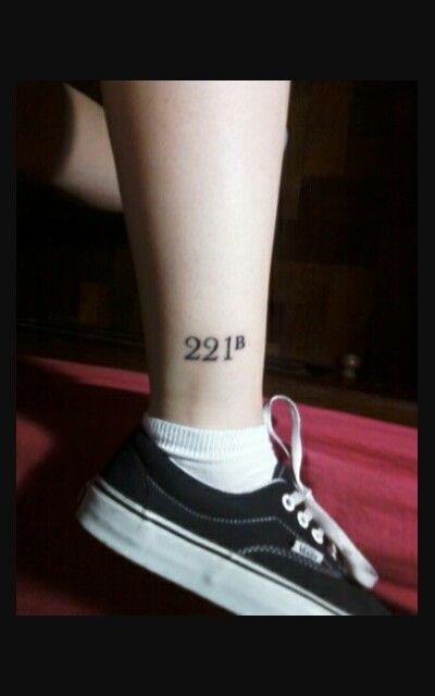 221B Baker St, London Sherlock Holmes Tattoo, Sherlock Tattoo, Sherlock Holmes Wallpaper, Fandom Tattoos, Benedict Sherlock, Kabukicho, Sherlock Fandom, London Tattoo, Henna Tattoos