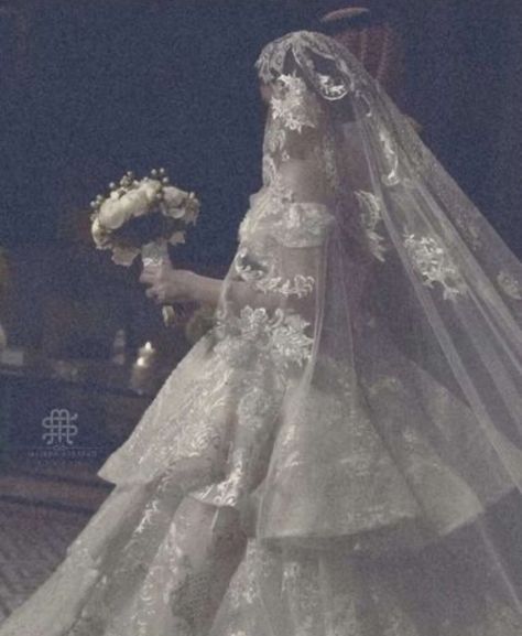 Dark Bride Aesthetic, Black Wedding Dresses Aesthetic, 1800s Wedding Aesthetic, White Veil Aesthetic, Victorian Wedding Veil, White Royalty Aesthetic, Crowns Aesthetics, Old Wedding Aesthetic, Wedding Veil Aesthetic