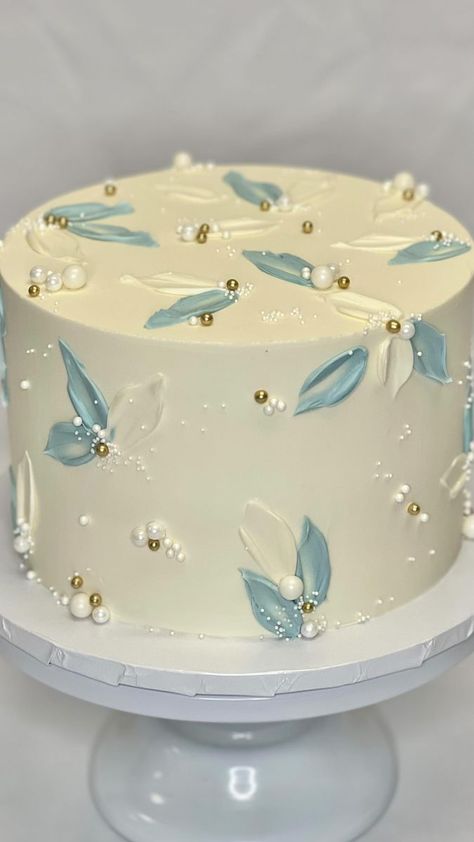 Birthday Cake With Flower Design, White Blue And Gold Cake, Something Blue Cake, Elegant Cake Designs Classy, Engagement Cake Blue, Stencil Cakes Ideas, Wedding Bento Cake, Blue And White Birthday Theme, Baby Blue Birthday Cake