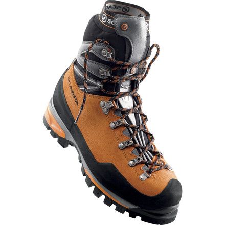 Mens Walking Boots, Sport Shoes Design, Das Boot, Mountain Gear, Mountain Equipment, Stylish Footwear, Mountaineering Boots, Mens Gear, Shoes Design