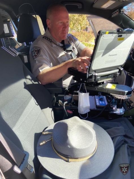 The Bibb County Sheriff's Office would like to wish a happy Thanksgiving to those eating at this table! We wanted to share a few photos of our BCSO deputies that spend their days saving lives and serving others year-round... for that we are thankful! #SwornToProtect #BCSOStrong Fbi Pictures, Fbi Officer, Used Tires Crafts, Police Department Office, Federal Government Grant, Dangerous People, Trust Format, Sheriff Department, Fridge Photos