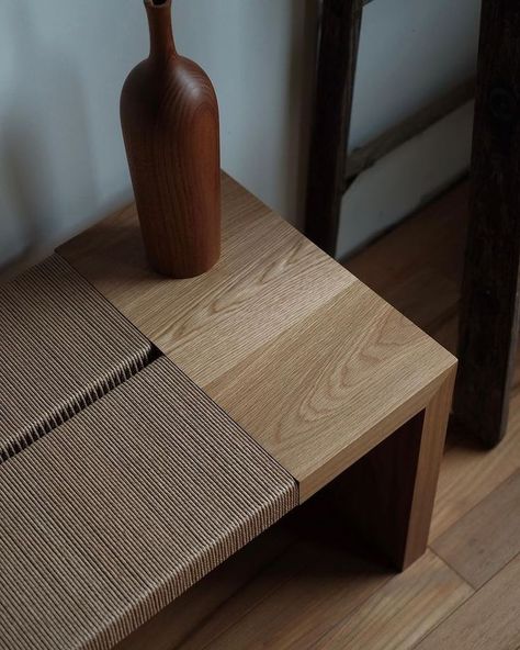 Low Chair, Furniture Design Chair, Wood Shop Projects, Bench Designs, Furniture Details, Wood Bench, Mid Century House, Diy Wood Projects, Wood Design