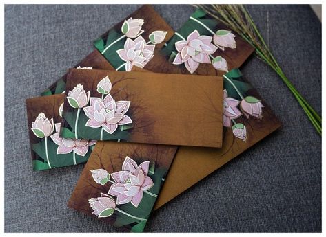 Shagun Cards Envelopes, Floral Envelope Design, Money Cover Ideas, Wedding Envelope Design Indian, Money Envelope Design Wedding, Shagun Envelopes Handmade, Envelope Decorating Ideas, Money Envelope Design, Wedding Envelopes Design