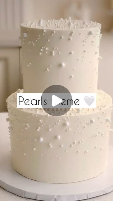 Pearl Centerpiece Ideas Diy, Bubbles And Pearls Party, Pearl Cake Topper, Champagne And Pearls Bridal Shower Theme, Pearls And Processo Theme, Pearl Birthday Theme, Pearls Bridal Shower Theme, Pearl Bridal Shower Theme, Pearls And Prosecco Theme