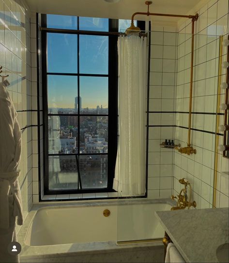 New York Apartment Interior, City Bathrooms, Nyc Loft, Dream House Aesthetic, Aesthetic Apartment, Lucy Williams, Trip To New York, Dream Apartment Decor, New York Apartment