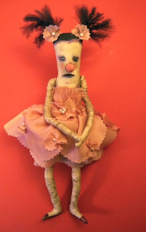 Weird Dolls, Art Bizarre, Purple Queen, Horror Doll, Odd Art, Bizarre Art, Creepy Doll, Art Dolls Cloth, Voodoo Doll