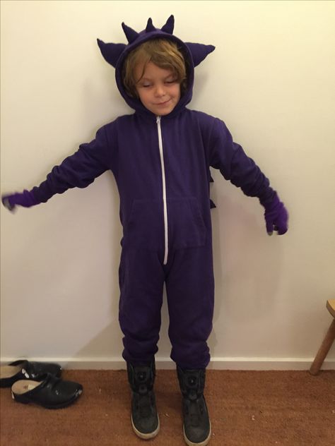 Gengar Pokemon costume Gengar Costume, Lego Chima, Pokemon Costumes, Gengar Pokemon, Dressup Party, Pop Culture References, Halloween Looks, Costume Ideas, Halloween Costume