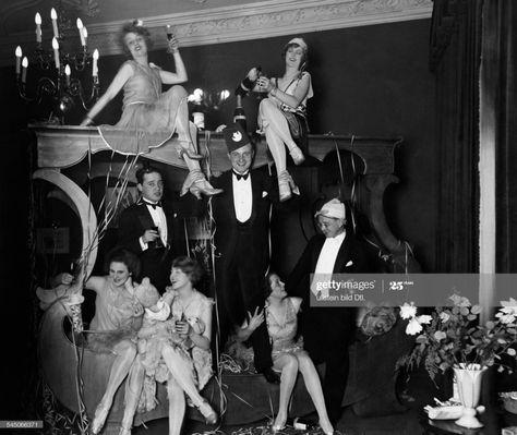 News Photo : Lilian Harvey Lilian Harvey *-+ Actress, Germany... Roaring 20s Aesthetic, 1920 Party, 20s Aesthetic, Roaring Twenties Party, 1920s Aesthetic, Twenties Party, Fancy Dress Ball, 1920s Photos, 20s Party