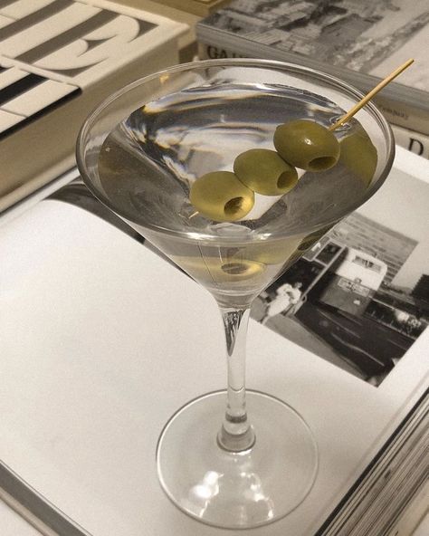 Pretty Drinks, Dirty Martini, Wine And Dine, Martini Glass, Aesthetic Food, White Wine, Dream Life, Martini, A Book