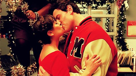 Finchel ! Finn And Rachel, Glee Finn, Glee Rachel And Finn, Girls Singing, Glee Rachel, Rachel And Finn, Finn Hudson, Rachel Berry, Cory Monteith