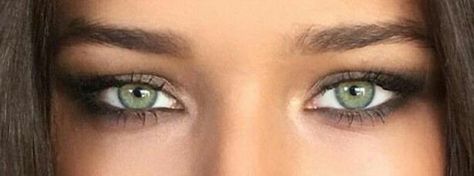 Wet Smokey Eye, Cool Toned Natural Makeup, Makeup Ideas Green Eyes, Small Hooded Eyes, Kimberly Core, Desired Eyes, Lana Myers, Brunette Green Eyes, Desired Features