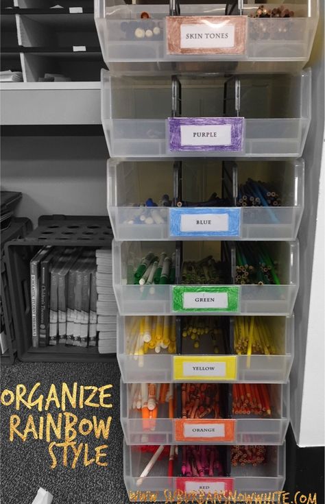 Crayon Organization 🖍️ Organizing Markers, Colored Pencil Storage, Crayon Storage, Art Classroom Organization, Crayon Organization, Back To University, Supply Organization, Classroom Goals, Classroom Hacks