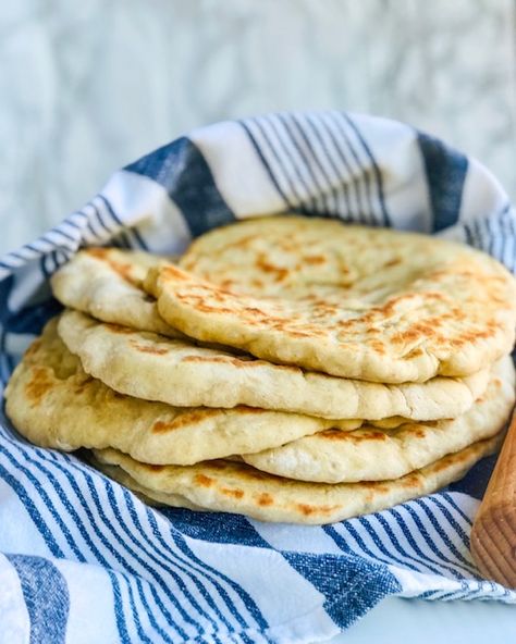 Easy Whole Wheat Mediterranean Flatbread Wheat Flatbread Recipe, Whole Grain Flat Bread Recipe, Mediterranean Flat Bread, Mediterranean Diet Bread, Mediterranean Diet Bread Recipes, Mediterranean Diet Flatbread, Mediterranean Flatbread Recipe, Mediterranean Bread Recipes, Whole Wheat Pita Bread Recipe