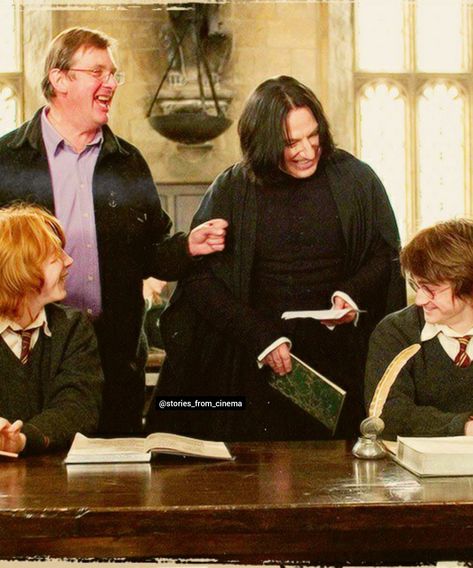 Snape Laughing, Harry Hermione Ron, Snape Fanart, Ron And Harry, Harry Potter Set, Tapeta Harry Potter, Snape Harry Potter, Snape Harry, Harry Potter Scene