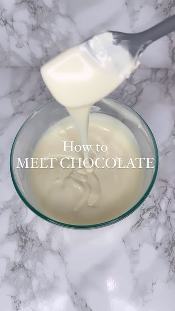 How To Melt Candy Melts, How To Melt Chocolate Chips, Dipped Tampa, Melted Chocolate Recipes, Valentines Cocktails Drink Recipes, Chocolate Molds Recipe, Valentines Cocktails, Melt Chocolate For Dipping, Chocolate Hacks