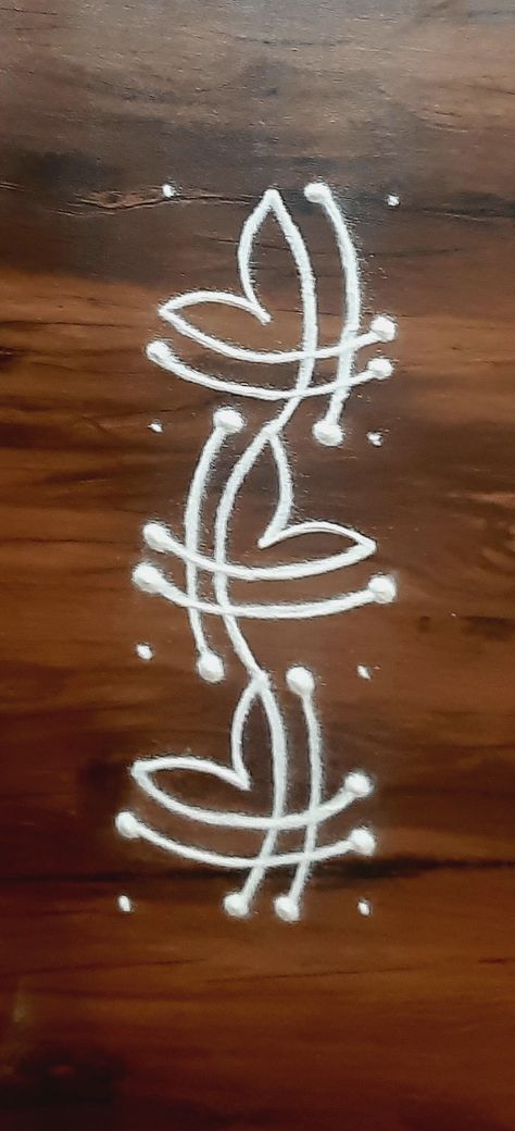 Small Free Hand Rangoli, Border Kolam, Simple Rangoli Kolam, Small Kolam, Border Rangoli, Very Easy Rangoli Designs, Pulli Kolam, Baby Hammock, Rangoli Designs Photos