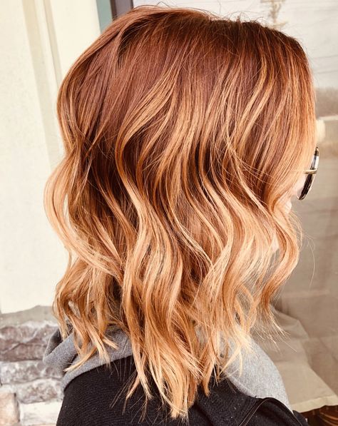 Strawberry Blonde Face Frame, Cooper Strawberry Blonde Hair, Red Heads With Highlights, Gingerbread Blonde Hair, Ginger Balayage Blonde, Copper Roots Blonde Ends, Copper Strawberry Blonde Balayage, Short Red Hair With Blonde Highlights, Copper Balayage Short Hair