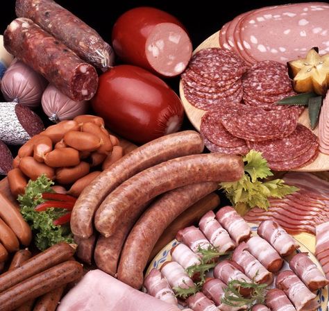 Meat Platter, Sandwich Shops, Processed Meat, Foods To Avoid, Red Meat, Sausages, Processed Food, Saturated Fat, Omega 3