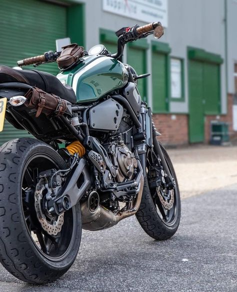 QUAD LOCK MOTO on Instagram: “It's all about the Green on Green. 💚#quadlock⁠ 📷 @xsr700.ballam⁠ ⁠ ⁠ ⁠ ⁠ #fastersons #yamahaxsr700 #xsr #instamoto #instabike…” Yamaha Xsr 700 Scrambler, Yamaha R6 Green, Green Motorcycle Aesthetic, Green Motorbike, Motor Custom Scrambler, Army Green Motorcycle, Yamaha Xsr, Yamaha Rx100, Green Motorcycle