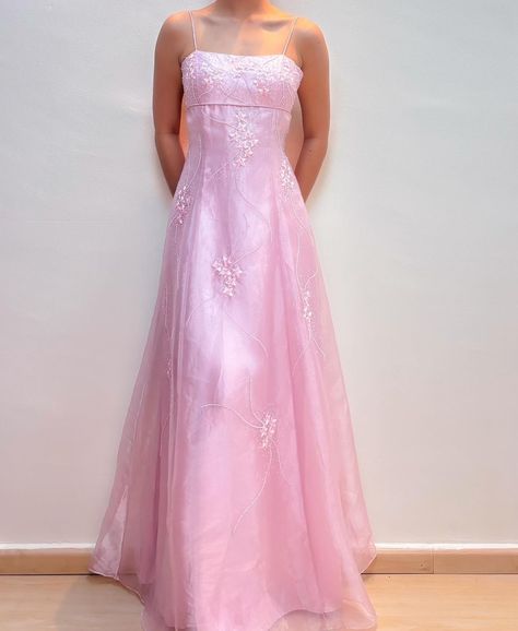 90s Ball Dress, Pink 90s Prom Dress, Prom Dresses 2000, Vintage Pink Prom Dress, Pink Hoco Dress Long, Pink Vintage Prom Dress, Princess Outfits Casual, 90s Girly Outfits, 90’s Prom Dresses