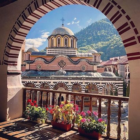 BULGARIA OFFICIAL 🇧🇬 (@bulgariaofficial) • Rila Monastery Bulgarian Mountains, Monastery Aesthetic, Bulgarian Architecture, Colourful Architecture, Rila Monastery, Bulgaria Travel, Balkan Peninsula, 1000 Years, Sofia Bulgaria