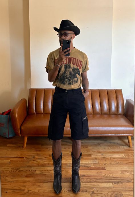 Men’s Coachella Fits, Coachella Men Outfit Ideas, Masc Coachella Outfit, Coachella Fashion Men, Men Coachella Outfits, Cowboy Boots Outfit Mens, Western Outfit Men, Coachella Mens Fashion, Cowboy Streetwear