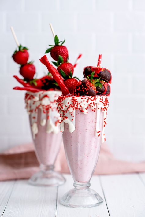 Amazing Strawberry Freakshakes Extreme Milkshakes Recipe with Donuts, Chocolate Covered Strawberries, White Chocolate, Sprinkles and the best classic strawberry milkshake recipe! #Recipe #Milkshakes Extreme Milkshakes, Milkshake Recipe Strawberry, Chocolate Milkshake, Milkshake Recipes, Strawberry Milkshake, Milk Shakes, Julia Child, Dessert Cups, Covered Strawberries