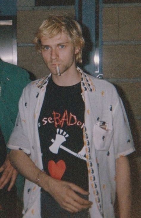 Revvverb/Lovvver — Kurt Cobain Wearing Band Shirts Collection Curco Vein, Kurt Cobain Photos, Kurt And Courtney, Donald Cobain, Nirvana Kurt Cobain, Nirvana Kurt, Smells Like Teen Spirit, Coban, Dave Grohl