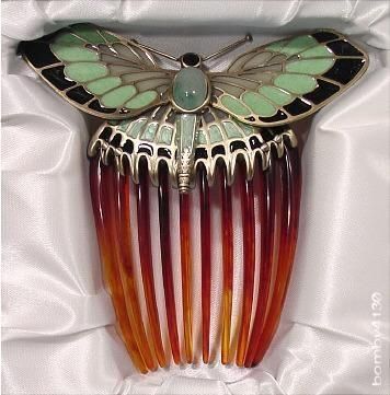 Titanic (1997) movie prop - Rose's Butterfly Hair Comb. Aventurine cabochon. In the movie this was one of the artifacts recovered from the Titanic and brought back many memories for Rose. I like the idea of such items actually containing the memories of the person who owned it and loved it. (bomby4130, 2012) Butterfly Hair Comb, Titanic Rose, Roses Butterfly, Titanic Dress, Titanic 1997, Antique Hair Combs, Titanic Jewelry, J Peterman, Bijoux Art Nouveau