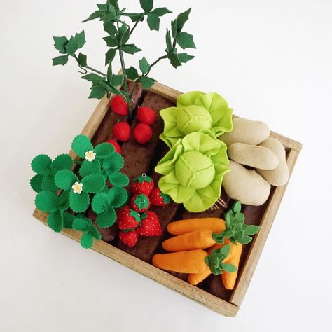 Healthy food made fun Felt vegetable garden full of veges that can be “harvested”. If it were real I’d have that strawberry plant picked… | Instagram Wooden Tea Set, Felt Fruit, Wooden Play Kitchen, Wooden Dishes, Strawberry Picking, Pretend Food, Growing Strawberries, Toy Food, Strawberry Plants