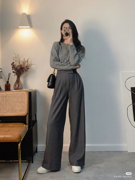 Clothes For College Girls Outfits, Grey Classic Pants Outfit, Wool Shirt Outfit, Grey Formal Pants Outfit Woman, Grey Outfit Korean, Korean Formal Pants, Grey Pants Outfit For Work Women, Korean Pants Outfit, Grey Trousers Outfit Women