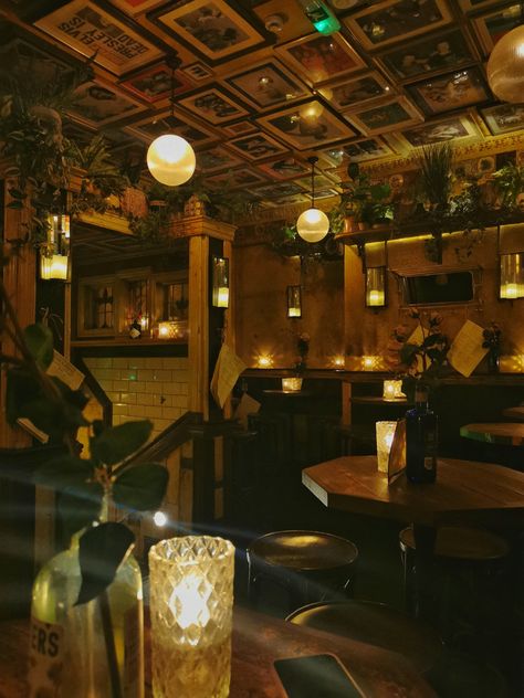 Vintage Bar Aesthetic Dark, Indie Bar Aesthetic, Bar Astethic Vintage, Cozy Pub Aesthetic, 20s Bar Aesthetic, Small Bar Aesthetic, Vintage Speakeasy Aesthetic, Cosy Cafe Aesthetic, 70s Bar Aesthetic