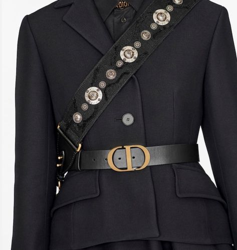 The perfect belt to add elegance and a bit of chic to your outfit Dior Belt, Womens Designer Belts, Luxury Belts, Couture Accessories, Dior Fashion, Designer Belts, Dior Couture, Black Belt, Belts For Women