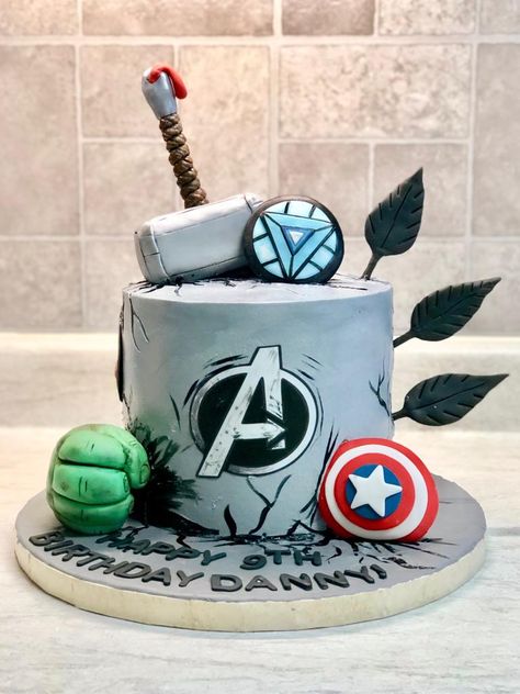 Thor Cake, Avengers Birthday Cake, Marvel Birthday Cake, Avengers Birthday Party Decorations, Ironman Cake, Cake Designs For Boy, Marvel Birthday Party, Marvel Cake, Superhero Birthday Cake