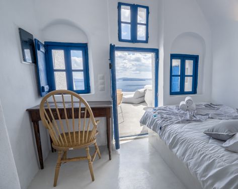 Greek Bedroom, Santorini House, Wooden Sofa Set Designs, Oia Santorini, Country Interior, Sofa Set Designs, Comfortable Bedroom, Dreamy Bedrooms, Island Home