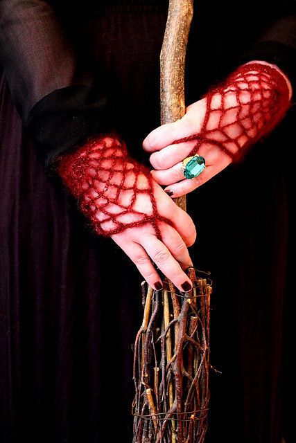 Goth Crochet, Halloween Knitting, Crochet Mitts, Wrist Gloves, Alana Blanchard, Crochet Skull, Crochet Gloves Pattern, Halloween Crochet Patterns, Gloves Pattern