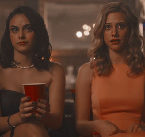 Veronica Lodge and Betty Cooper Beronica Riverdale Veronica Lodge And Betty Cooper, Riverdale Betty And Veronica, Veronica Lodge Riverdale, Riverdale Veronica, Riverdale Betty, Betty And Veronica, Veronica Lodge, Betty Cooper, Tv Couples