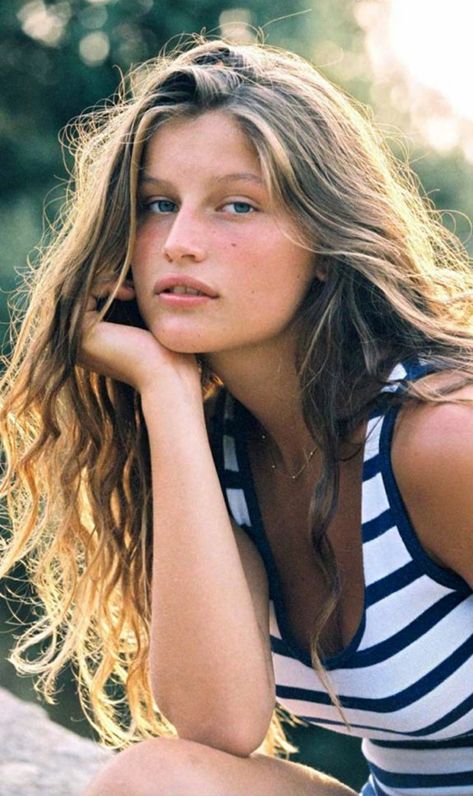 Natural Ways to Give Your Hair the Sun Kissed Look ... → Hair Guess Girl, Laetitia Casta, Usain Bolt, Michael Phelps, French Models, Gisele Bündchen, Charlotte Casiraghi, Claudia Schiffer, Gisele Bundchen