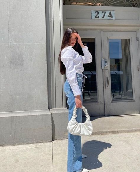 Sunny day pose - white shirt and white scrunched hand bag Cute Hand Bags, Prom Poses, White Handbag, Photography Poses Women, Instagram Pose, How To Pose, Cute Poses, Poses For Pictures, Fashion Poses