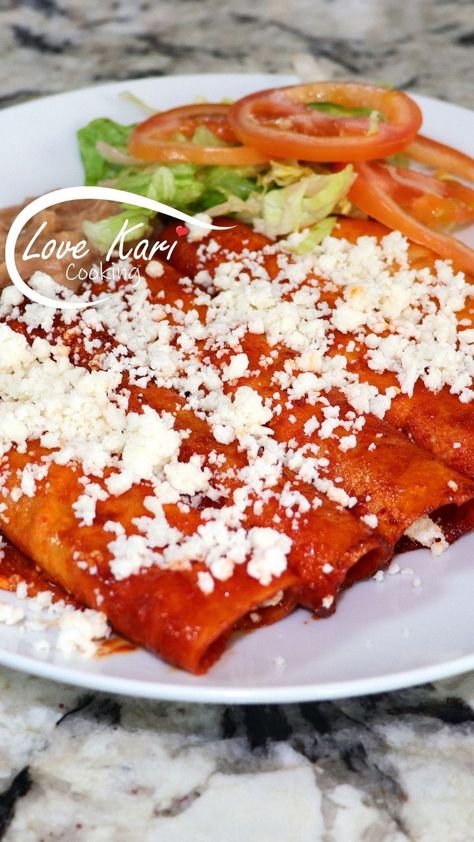 Authentic Red Mexican Enchiladas en Salsa Roja. I'm going to share with you a very easy recipe of how I make Enchiladas Rojas 😋 I hope you … | Instagram Authentic Enchilada Sauce, Mexican Food Recipes Enchiladas, Enchiladas Rojas, Enchilada Sauce Easy, Easy Enchilada Recipe, Mexican Enchiladas, Enchiladas Suizas, Roma Tomato, Red Enchiladas