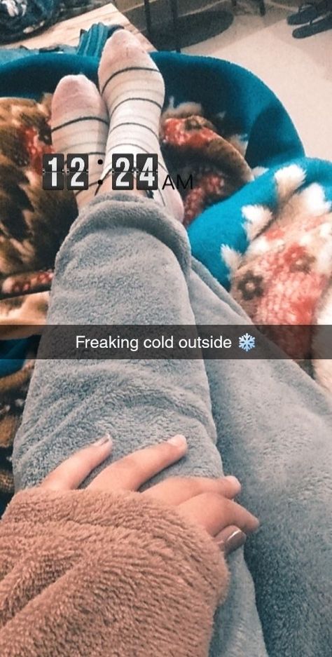 Sweater weather Winter Snap Streaks, Winter Snapchat Stories, Winter Snaps, Weather Snap, Winter Snap, Day Snap, Home Snap, Rustic Architecture, Creative Snaps For Snapchat