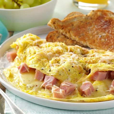 Inspired by: Ham & Cheese Omelette Ham And Cheese Omelette, Omlet Recipes, Menu Sarapan Sehat, Omelets Recipe, Omelette Recipe, Diner Recept, Diner Recipes, Clam Recipes, Quick Breakfast Recipes