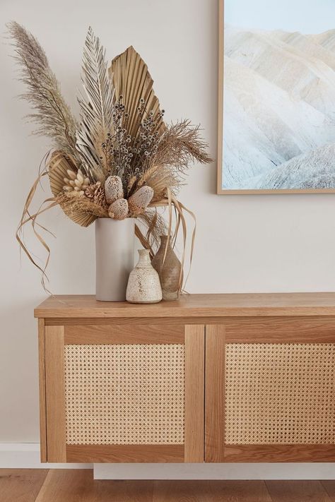 sideboard styling | neutral decor | fall decoration Loughlin Furniture, Dried Plants, Gubahan Bunga, Interior Design Per La Casa, Decor Eclectic, Hemma Diy, 카페 인테리어 디자인, Diy Casa, Small Living Room Decor