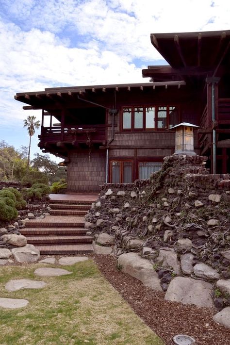 Gamble House Pasadena, Shingle Style Architecture, California Craftsman, Gamble House, Bungalow Style House, Bungalow Homes, Craftsman Style Homes, Home Garden Design, Craftsman Bungalows