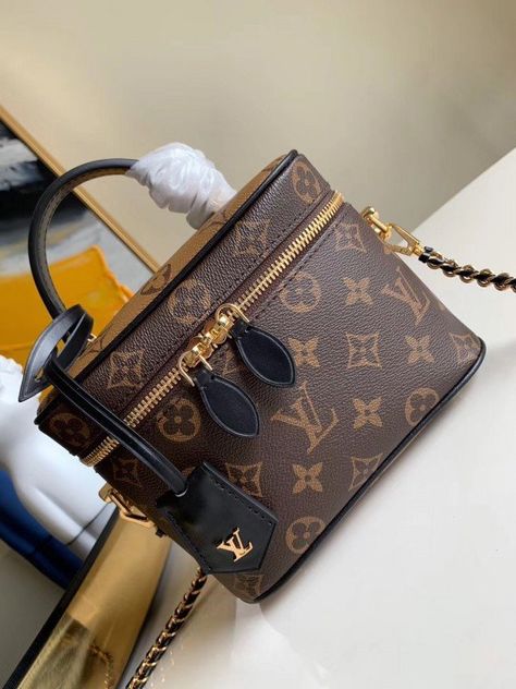 Louis Vuitton Vanity, Louis Vuitton Capucine, Vuitton Outfit, Louis Vuitton Outfit, Casual Handbags, Louis Vuitton Neonoe, Fake Designer Bags, Replica Louis Vuitton, Fake Designer