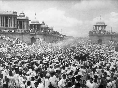 India’s Partition: A History in Photos - The New York Times Partition Of India, Constituent Assembly, Margaret Bourke White, History Of Pakistan, East Pakistan, 15th August, Hidden Photos, British Soldier, Religious Freedom